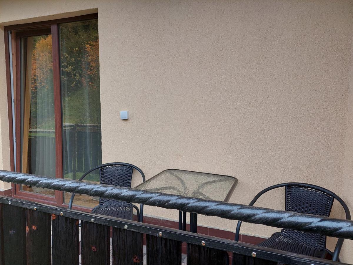 Коло Гір Hotel Kolochava Exterior photo