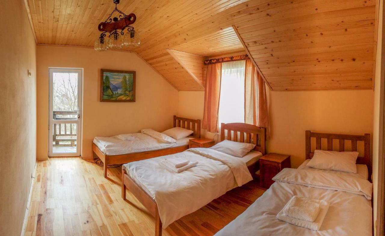 Коло Гір Hotel Kolochava Exterior photo